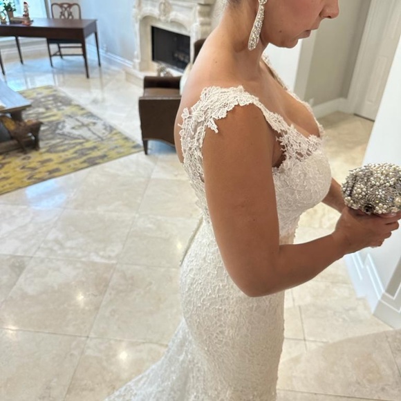 Rosa Clará Lace Wedding Dress - Picture 2 of 7